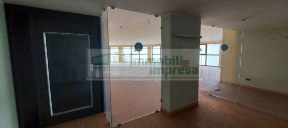 860m² Office in Busto Arsizio, Italy No. 85106 18