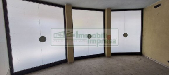 860m² Office in Busto Arsizio, Italy No. 85106 17