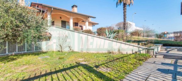 3 bedrooms Villa in Lainate, Italy No. 72317 16