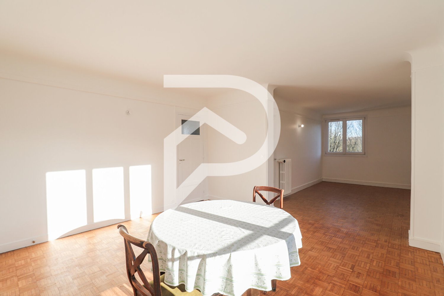 3 bedrooms Apartment in Clamart, France No. 170483