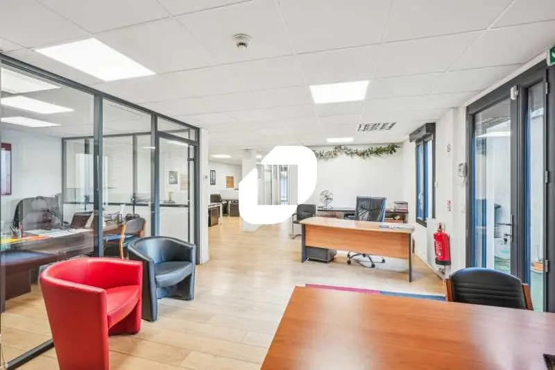 Büro in Asnieres-sur-Seine, France 288m², Nr. 302398