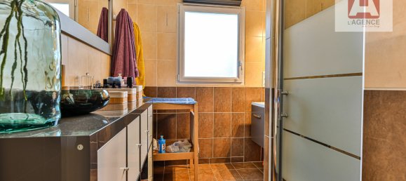 3 bedrooms House in Saint-Gilles-Croix-de-Vie, France No. 281249 9