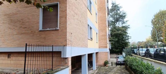 3 rooms Apartment in Bologna, Italy No. 24029 12