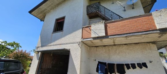 7 rooms Apartment in Montecalvo in Foglia, Italy No. 96636 2