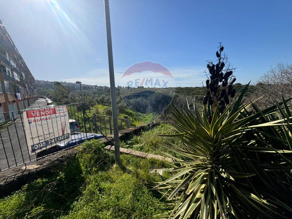 1000m² Land in Carlentini, Italy No. 52878