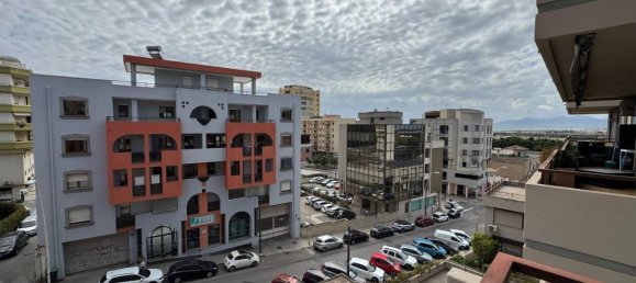 3-salle Appartement à Cagliari, Italy No. 43445 44