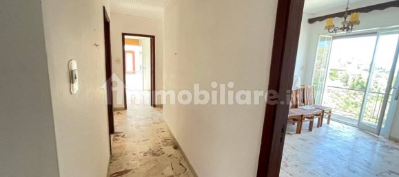 3 bedrooms Apartment in Messina, Italy No. 360974 5