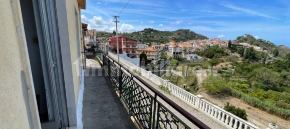 3 bedrooms Apartment in Messina, Italy No. 360974 3