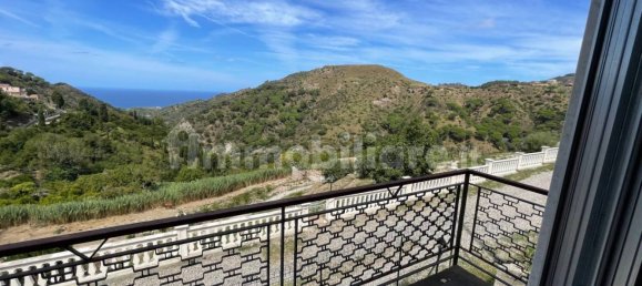 3 bedrooms Apartment in Messina, Italy No. 360974 2