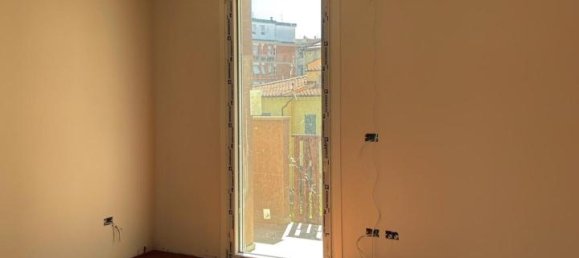 2 rooms Apartment in Livorno, Italy No. 174967 4