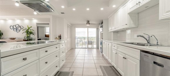 3 dormitorios propiedad comercial en venta en Miami, Miami-Dade, Florida, USA № 614510 25
