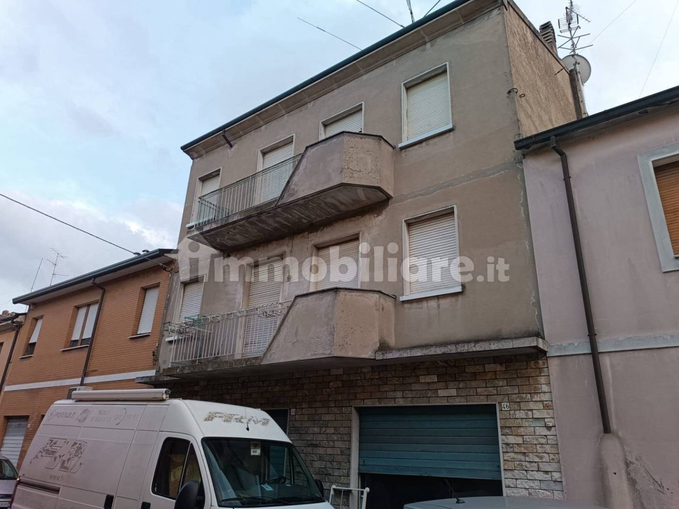 5 rooms Building in Massa Lombarda, Italy No. 14106