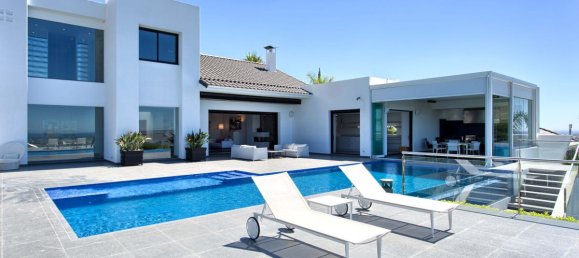 5 bedrooms Villa in Benahavis, Spain No. 2980 3