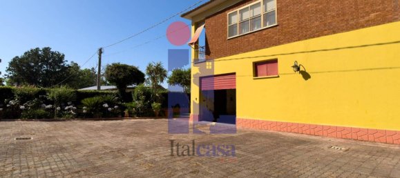 3 bedrooms Villa in Latina, Italy No. 277199 2