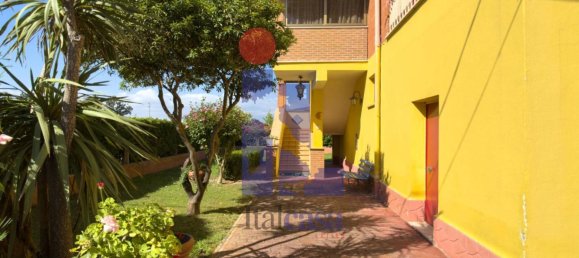 3 bedrooms Villa in Latina, Italy No. 277199 3