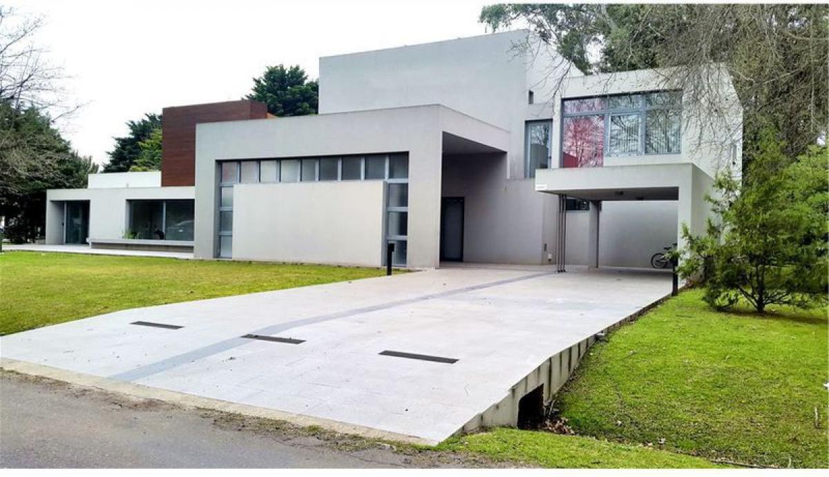 6 bedrooms House in Moreno, Argentina No. 63561