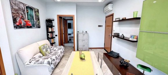 3 Schlafzimmer Wohnung in San Prospero, Italy, Nr. 327791 4