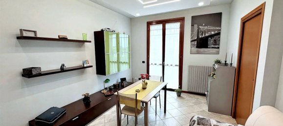 3 Schlafzimmer Wohnung in San Prospero, Italy, Nr. 327791 2