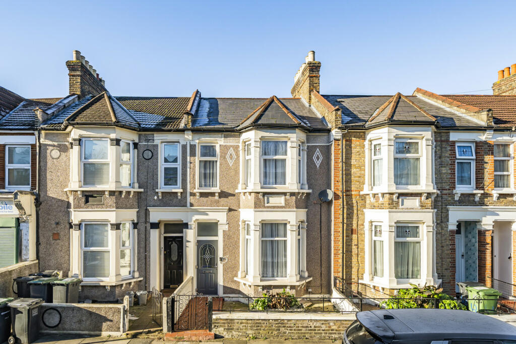 3 bedrooms House in London, United Kingdom No. 7659