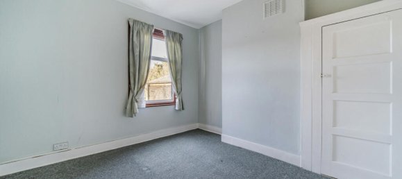 3 bedrooms House in London, United Kingdom No. 7659 11