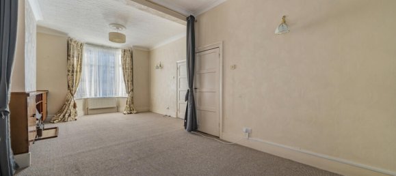 3 bedrooms House in London, United Kingdom No. 7659 5