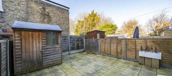 3 bedrooms House in London, United Kingdom No. 7659 3