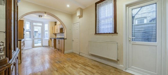 3 bedrooms House in London, United Kingdom No. 7659 4