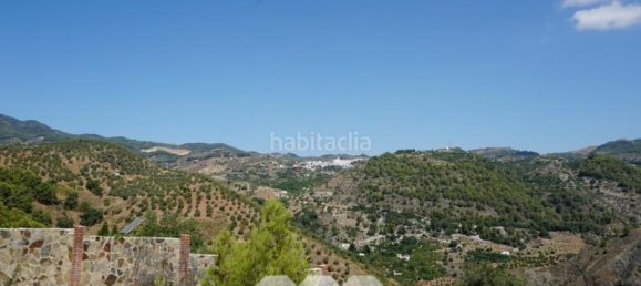 3 bedrooms House in Yunquera, Spain No. 53254 6