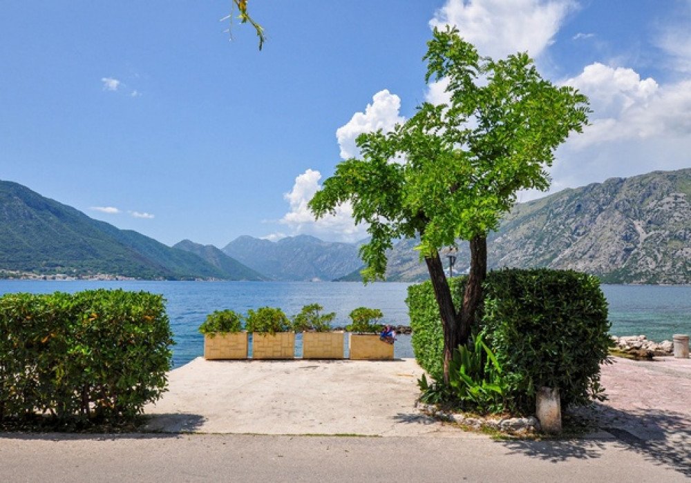 6 bedrooms House in Kotor, Montenegro No. 1808