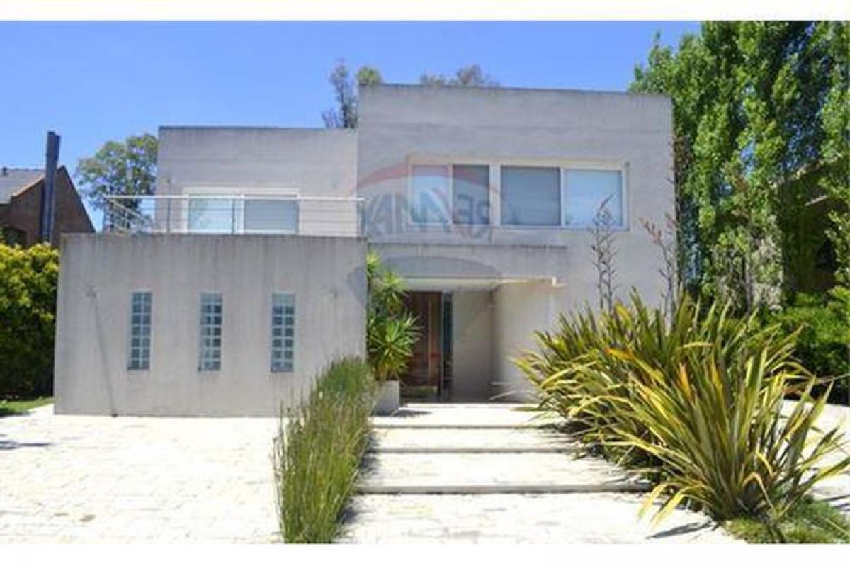 4 bedrooms House in Pilar, Argentina No. 102670