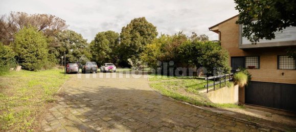 5 bedrooms Villa in Rome, Italy No. 290008 4