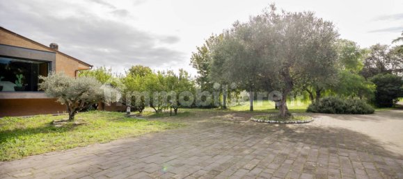 5 bedrooms Villa in Rome, Italy No. 290008 3