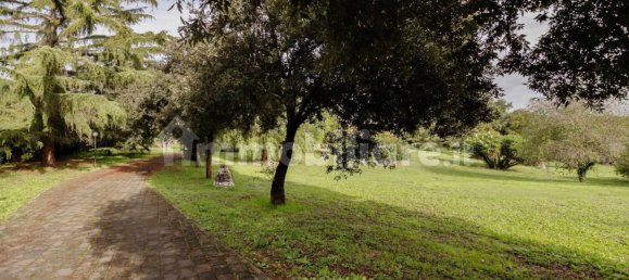 5 bedrooms Villa in Rome, Italy No. 290008 9