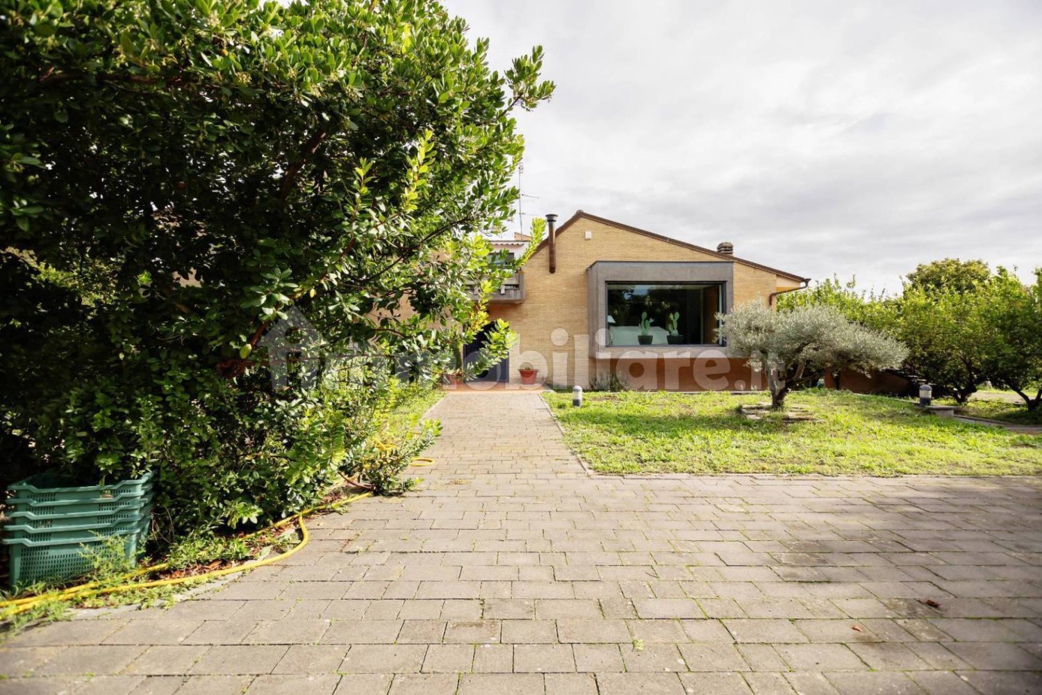 5 bedrooms Villa in Rome, Italy No. 290008