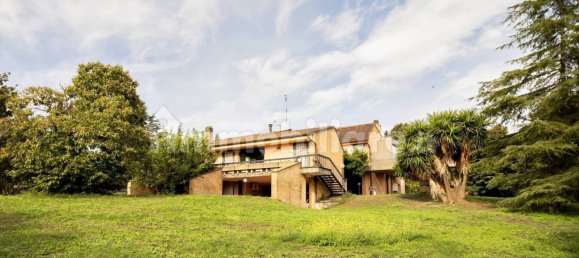 5 bedrooms Villa in Rome, Italy No. 290008 17