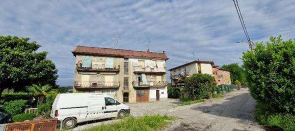 3-salle Appartement à Montorfano, Italy No. 2817 5