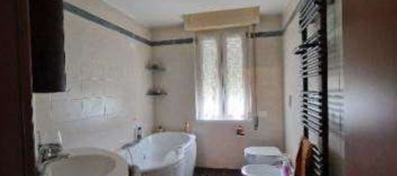 3-salle Appartement à Montorfano, Italy No. 2817 11