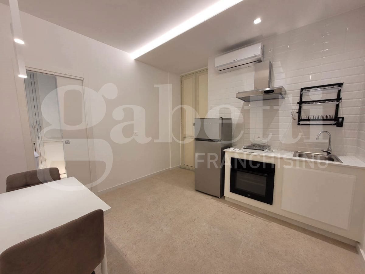 Apartamento de 2 habitaciónes en Syracuse, Italy No. 242956