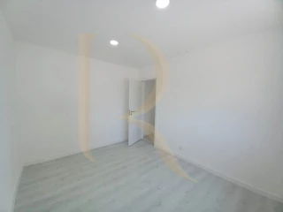 3 bedrooms Apartment in Corroios, Portugal No. 91789