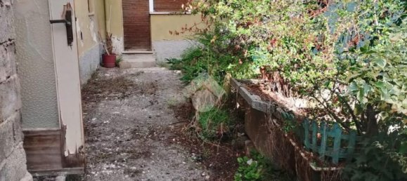 Дом с 5 спальнями в Авеццано, Италия № 337093 7