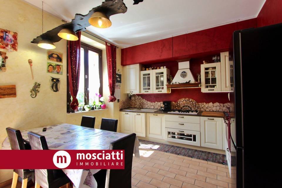 1 bedroom Apartment in Castelraimondo, Italy No. 260865