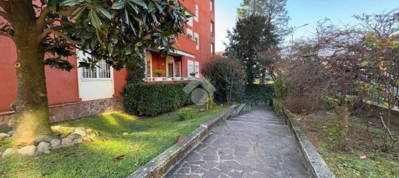 Квартира с 2 спальнями в Монца, Италия № 119955 3