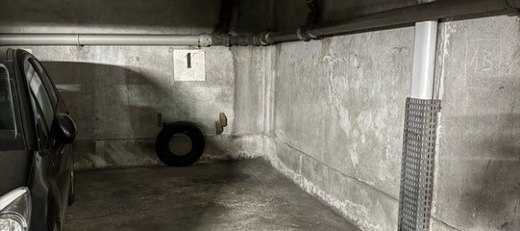  Parking in Paris, France No. 333533 3