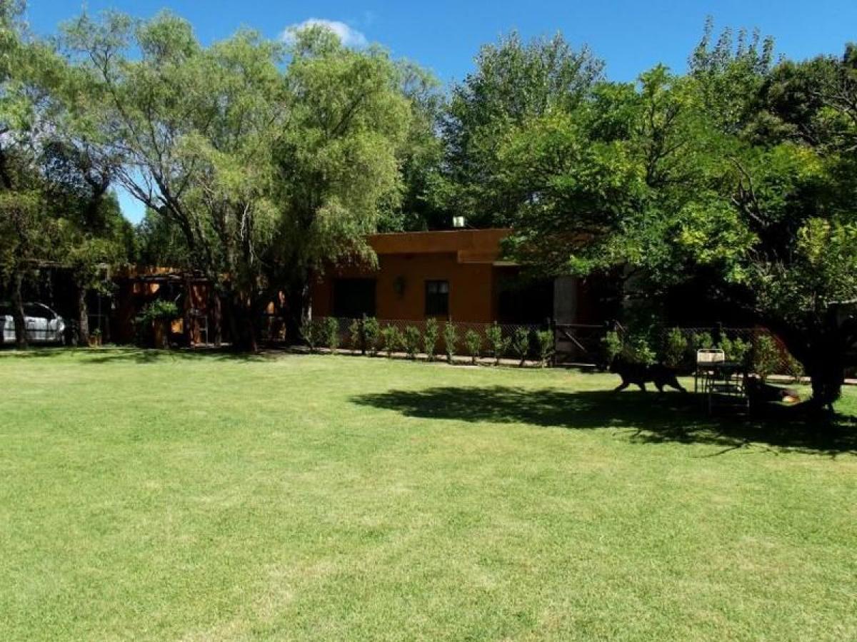 Propiedad comercial de 3 dormitorios en Ezeiza, Argentina No. 109749