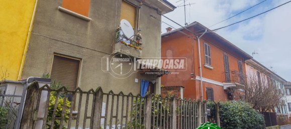 2 rooms Apartment in Pavia, Italy No. 41279 2