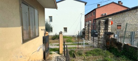 3 bedrooms House in Soave, Italy No. 318182 2