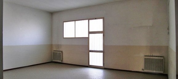 350m² Office in Torrita di Siena, Italy No. 39092 8