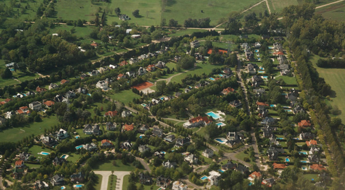 Земельный участок в Эстебан Эчеверрия, Аргентина № 39381