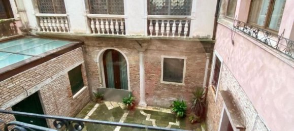 5 rooms Apartment in Venice, Italy No. 276066 10