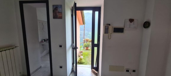 3 bedrooms House in Massa, Italy No. 358117 2